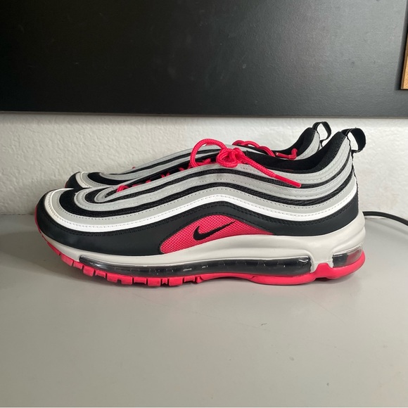 Nike - Picture 3 of 6